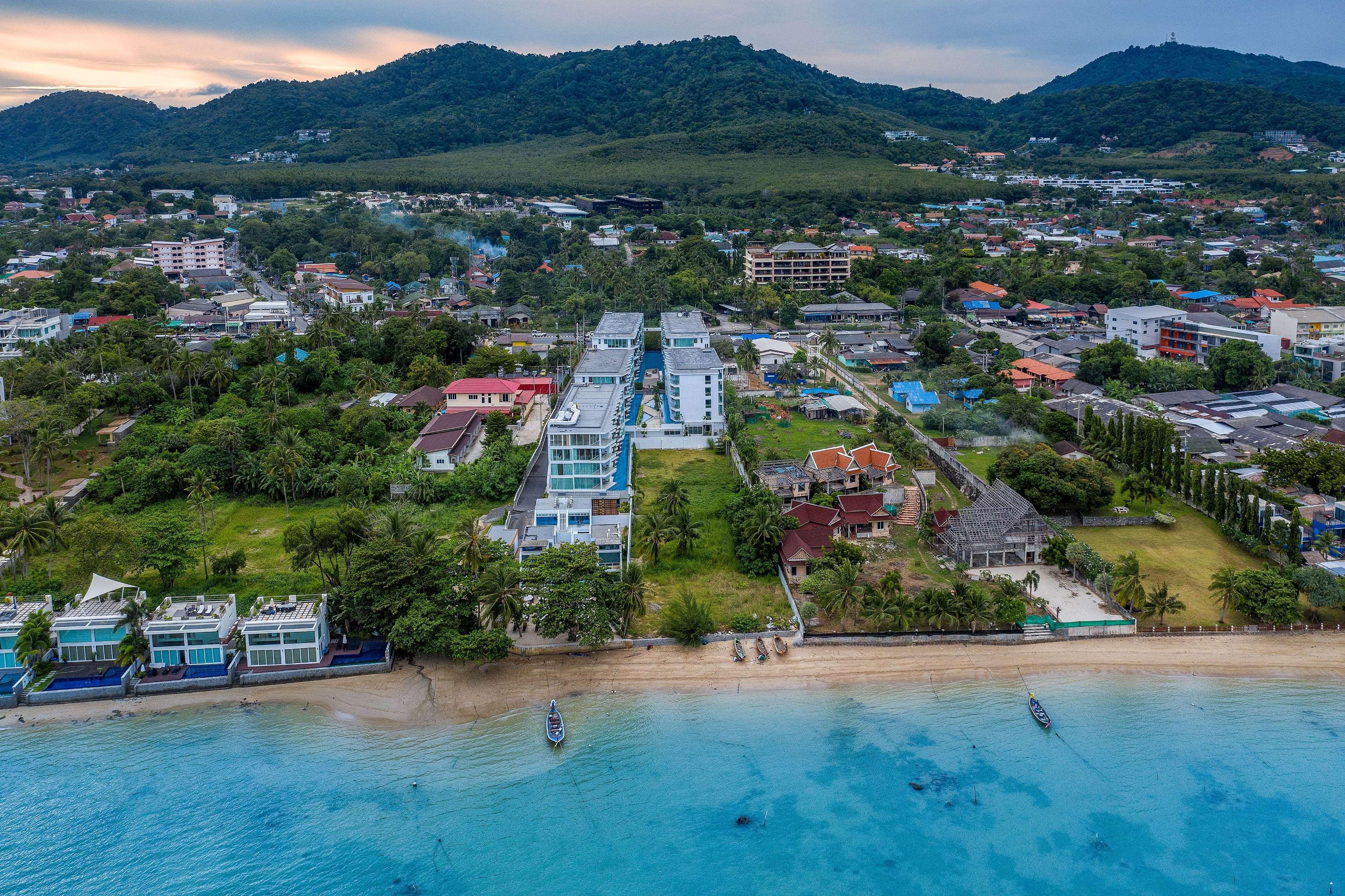 The Beachfront Hotel Phuket Rawai Exterior foto